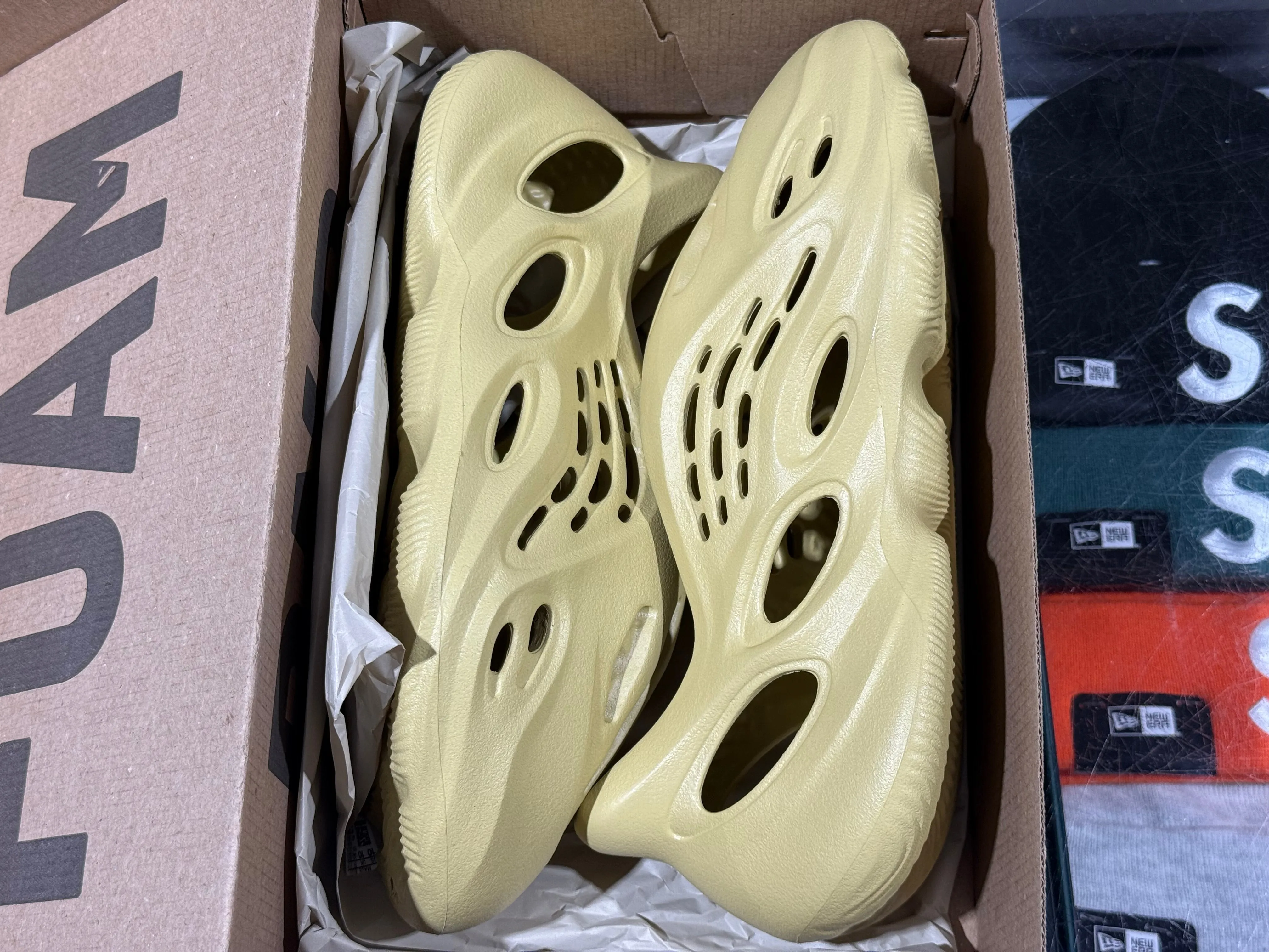 Adidas Yeezy Foam RNNR - Sulfur