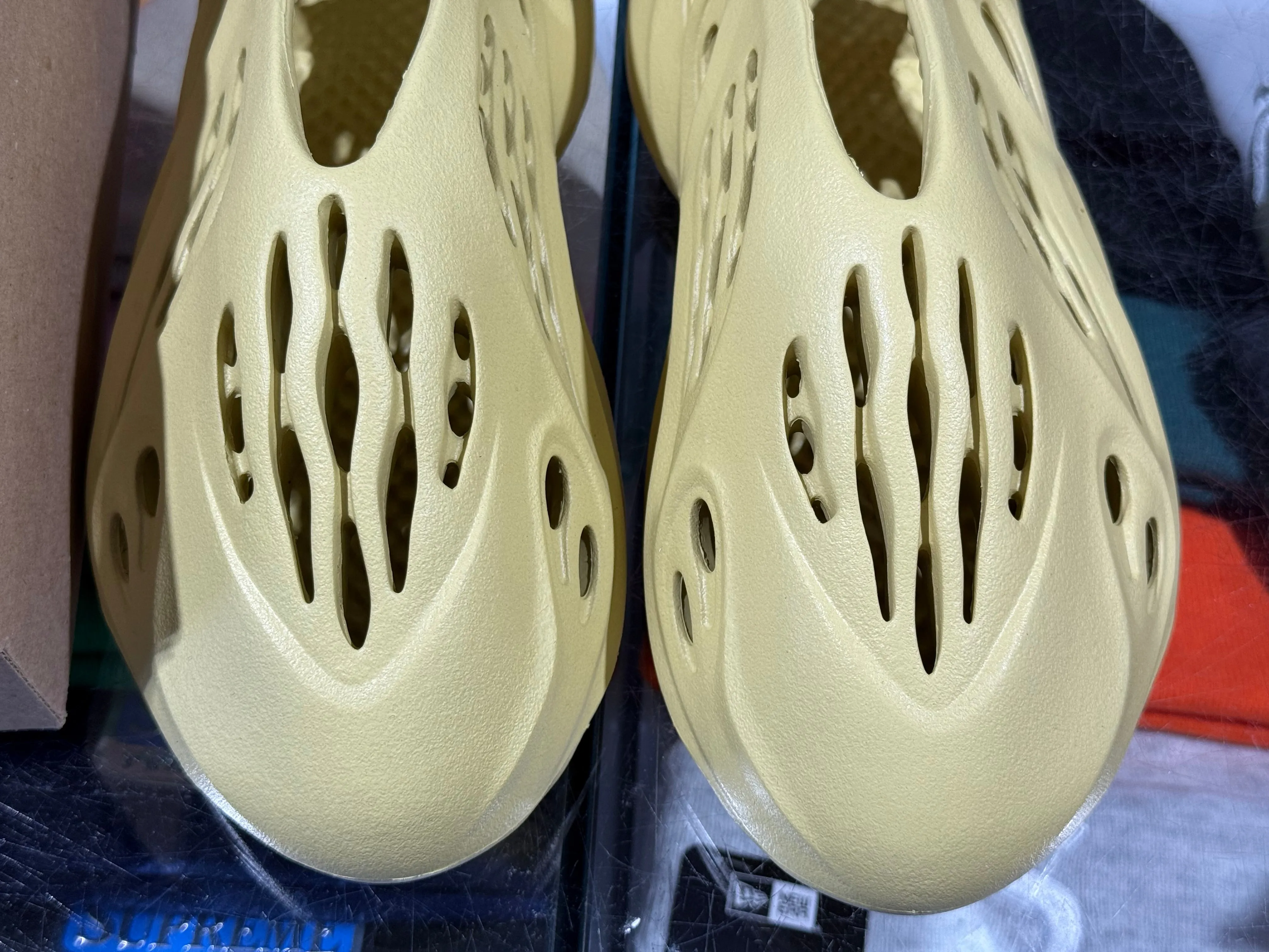 Adidas Yeezy Foam RNNR - Sulfur