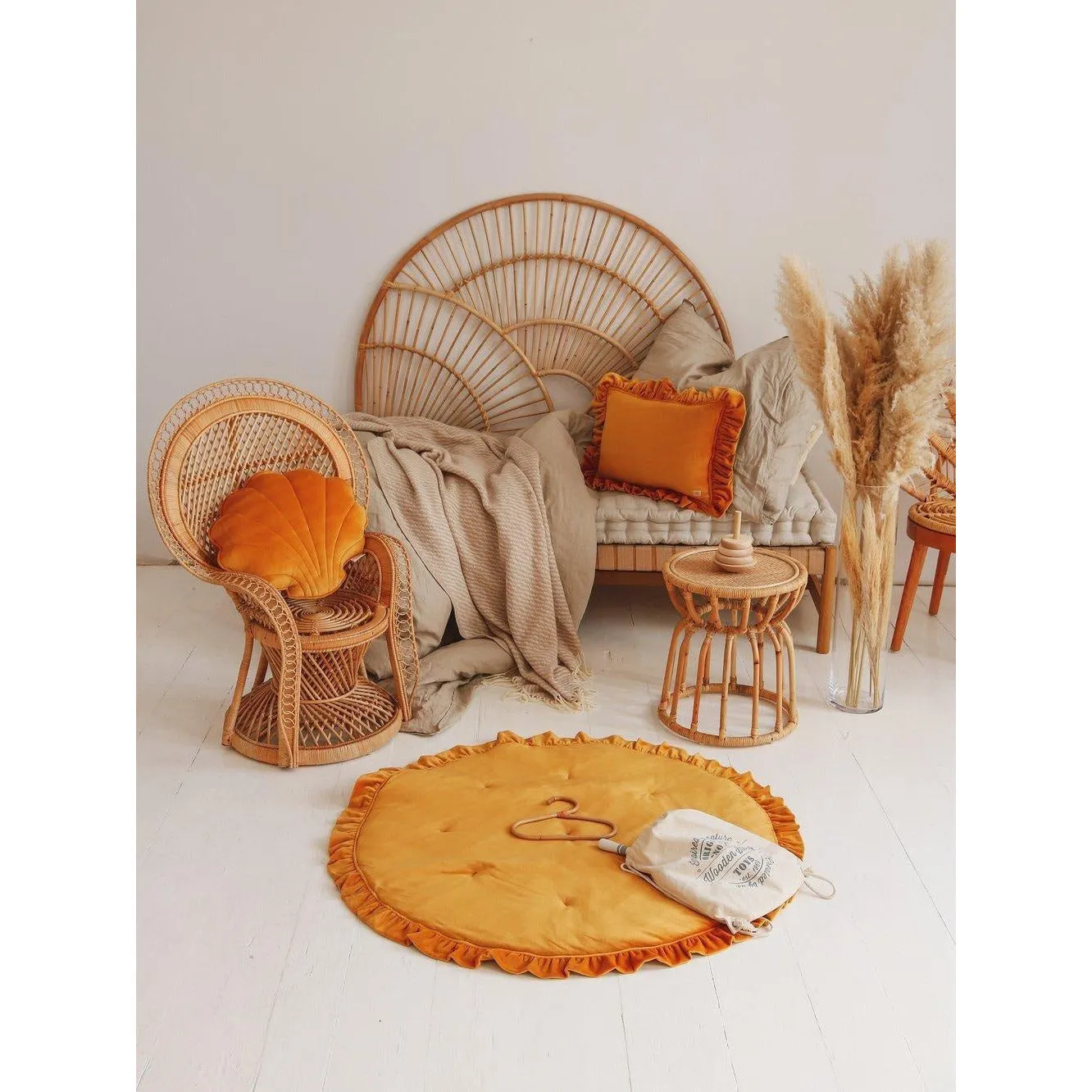 Soft Velvet Mat with Frill