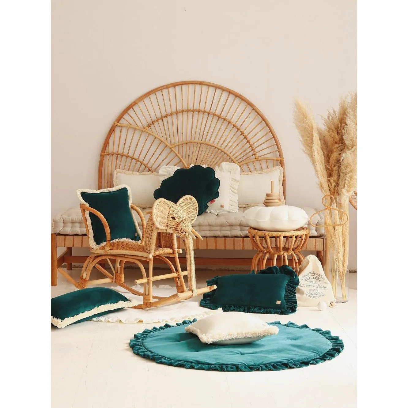 Soft Velvet Mat with Frill