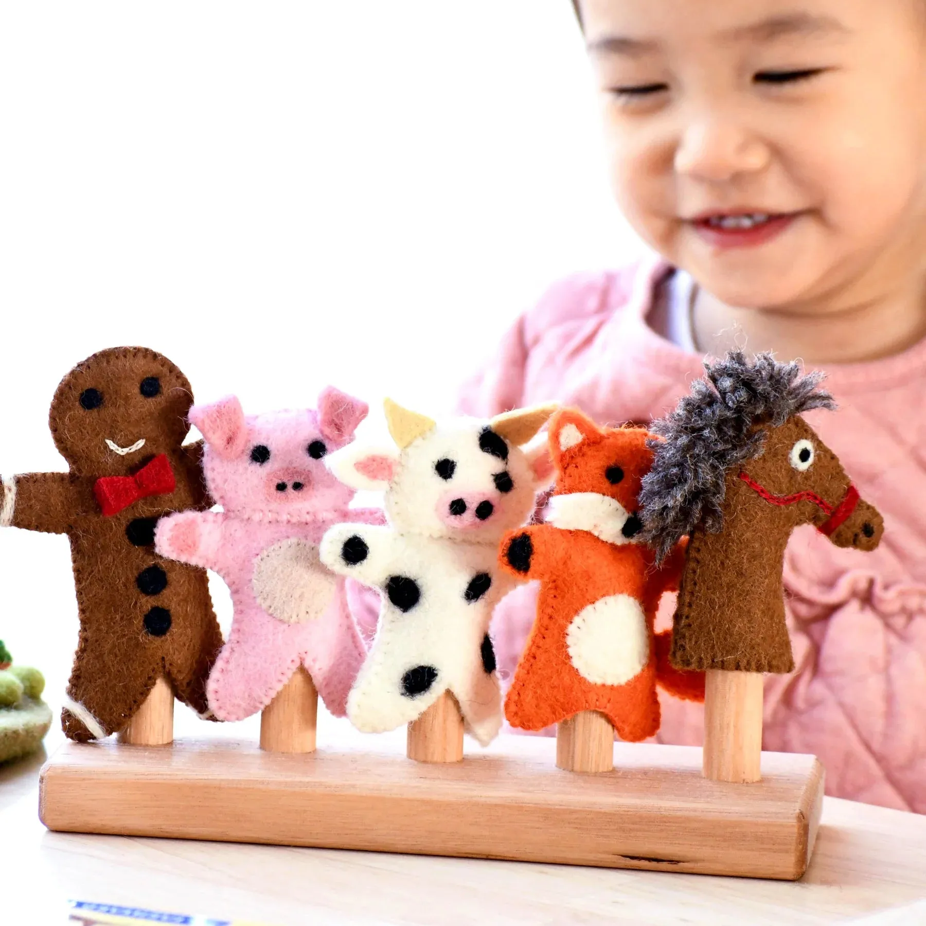 Tara Treasures Finger Puppet Set - Gingerbread Man Story
